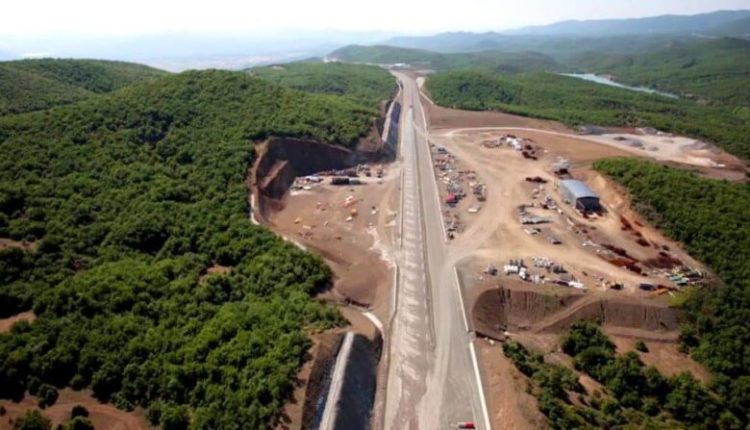 Nikollovski premtoi se autostrada Kërçovë – Ohër do të përfundojë në vitin 2026