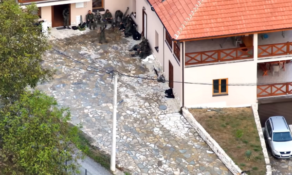 Hovenier: Shërbimet e sigurisë së SHBA-së po punojnë ngushtë me ato të Kosovës dhe partnerët tjerë për të kuptuar çka ndodhi