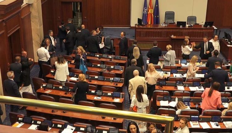 Lista e deputetëve që përkrahën ndryshimet në Kodin Penal