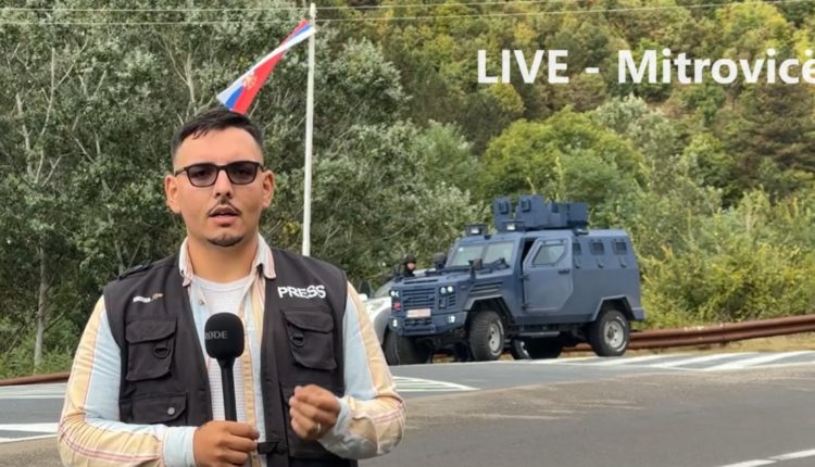 LIVE nga Mitrovica/ Aksioni Policor vazhdon prezent forcat speciale, rruga e bllokuar (VIDEO)