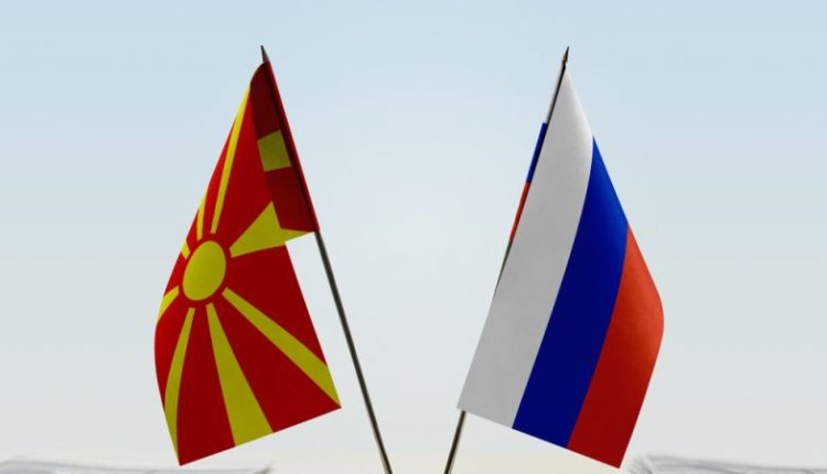 Ekskluzive: Dëbohen tre diplomat rus nga RMV dhe një prift