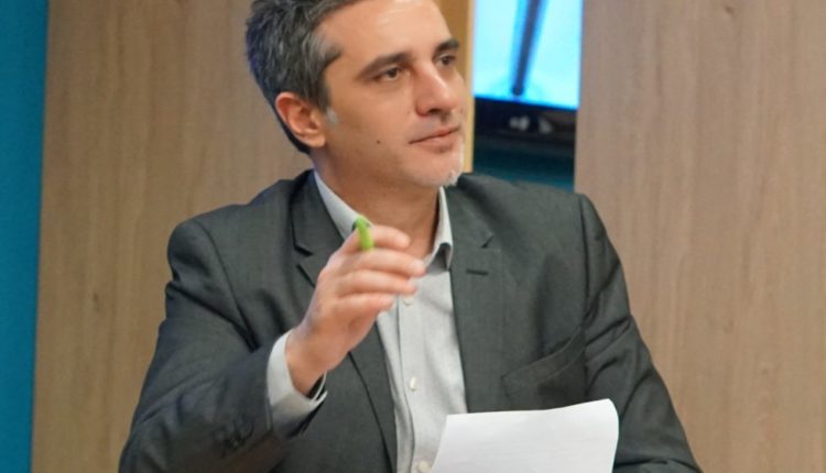 Politikanët unikë, qytetarët të grindur mes vete