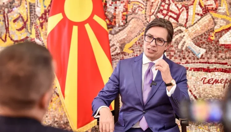 Pendarovski: Të huajt nuk mund ta zgjedhin problemin për ne