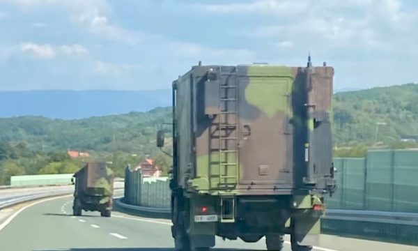 Qeveria e Kosovës thirrje Serbisë: Tërhiqi të gjitha trupat nga vija kufitare, me çdo kusht e mbrojmë sovranitetin
