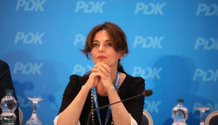 Vlora Çitaku: Sot jam me kryeministrin Kurti