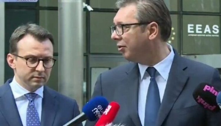 Sulmi terrorist në veri, Vuçiqi e anuloi konferencën për shtyp të Petkoviqit, duke i bërtitur: “Çka do të thuash ti, kush të dha leje?