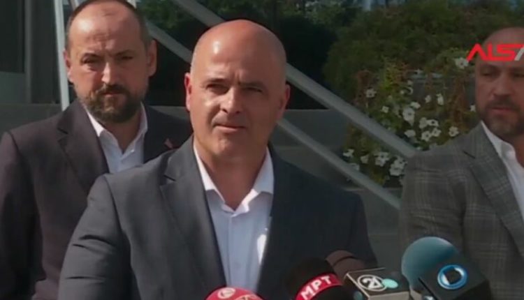 Zëvendës kryeministri Bytyqi braktisi konferencën për media, shkak pyetja që gazetari i parashtroi kryeministrit