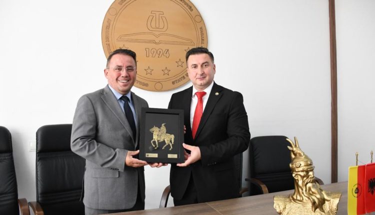 Instituti i Trashëgimisë Shpirtërore dhe Kulturore të Shqiptarëve nënshkruan marrëveshje bashkëpunimi me USHT -në