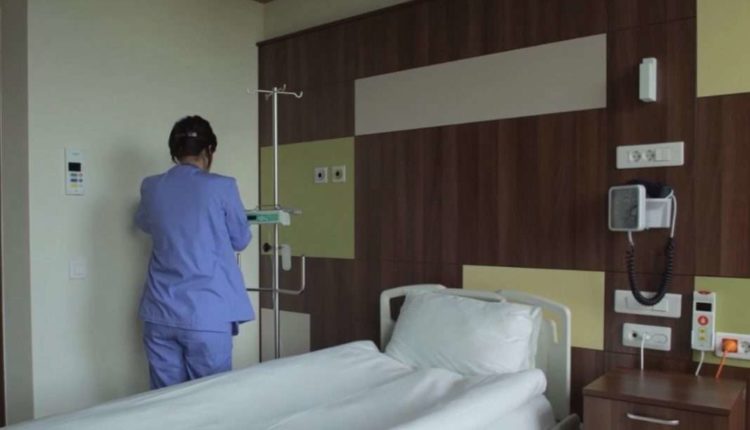 Raporti i Entit për Revizion për Onkologjinë: Mjekët vendosnin në mënyrë selektive se kush do të marrë terapi