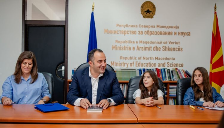 Ministri Shaqiri mirëpriti në takim Klubin për lexim të librave Naim Frashëri nga SHFK “Naim Frashëri” në Studeniçan