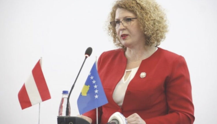 Ministrja Hajdari cak i vjedhjes, hajni i futet në banesë dhe ia ‘avullon’ stolitë e kartelat bankare