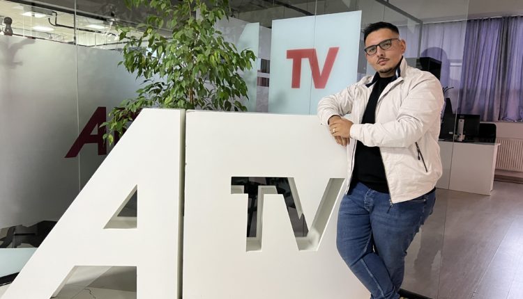 Gazetari i TS Nevrij Ademi në ATV, Ditën e kam nisur në polici në Maqedoni në vend që të ndiqen kriminelët ndiqen Gazetarët