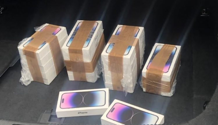 Parandalohet një rast i kontabandimit në veri, konfiskohen 40 IPHONE