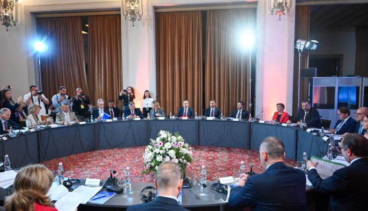 OSMANI NË TIRANË: Procesi i Berlinit paraqet fuqi lëvizëse për rajonin