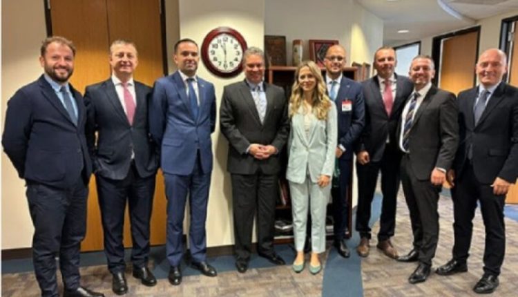Escobar: Marrëveshja e Ohrit të zbatohet sa më shpejt nga Kosova dhe Serbia