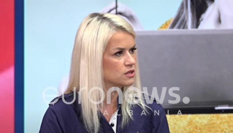 Psikologia: Vajzat duhet të jenë të virgjëra kur martohen, pastaj divorcohen