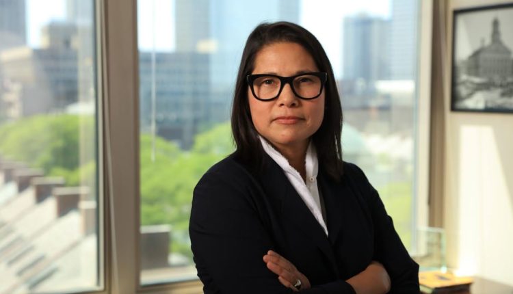 Kimberly West – prokurorja e re e Speciales e nënshkruan deklaratën solemne