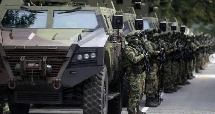 Ambasadorët e SHBA-së dhe BE-së vizituan kazermat e ushtrisë në jug të Serbisë