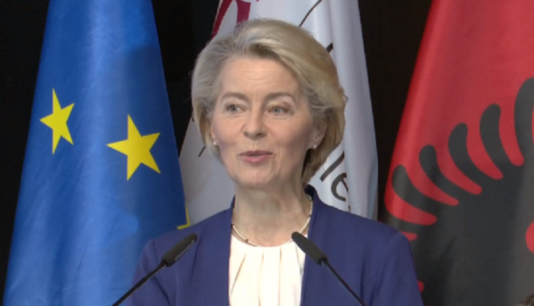 Presidentja e KE’së duket e lumtur në Tiranë: Shqipëria është në rrugë të mirë për anëtarësim në BE