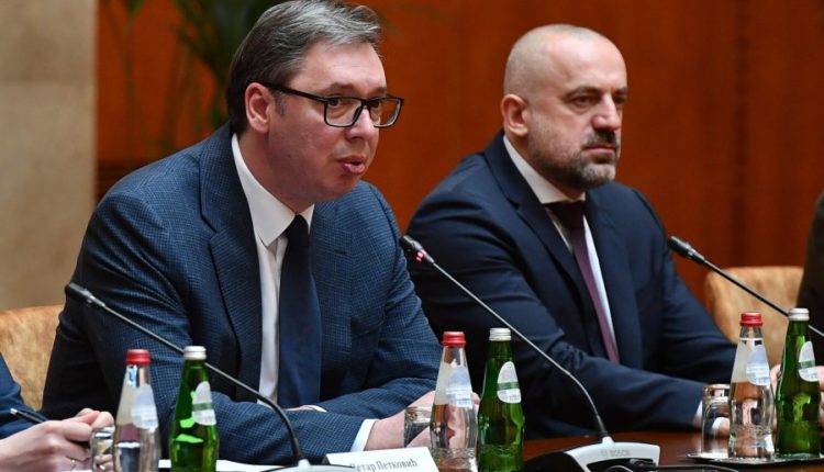 Analisti shqiptar: Ky është plani i Vuçiqit për të shpëtuar të tmerrshmin Radojiçiq