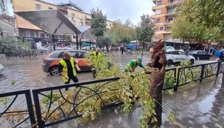 Alarm i kuq! “Ciaran” prek Shqipërinë, meterologët paralajmërojnë stuhi të tjera