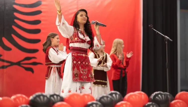 Studentja me prejardhje nga Tetova në Zvicër me interpretim të mrekullueshëm të këngës “Mora Fjalë” (Video)