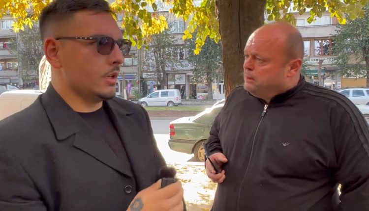 “Do t’i thej hundë dhe buzë”, shitësi i cigareve sulmon gazetarin e TS-së, Nevrij Ademi (VIDEO)