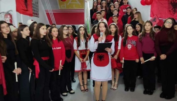 Manifestim dinjitoz për 28 Nëntorin edhe në SHFK ”Sami Frashëri” në Pirok