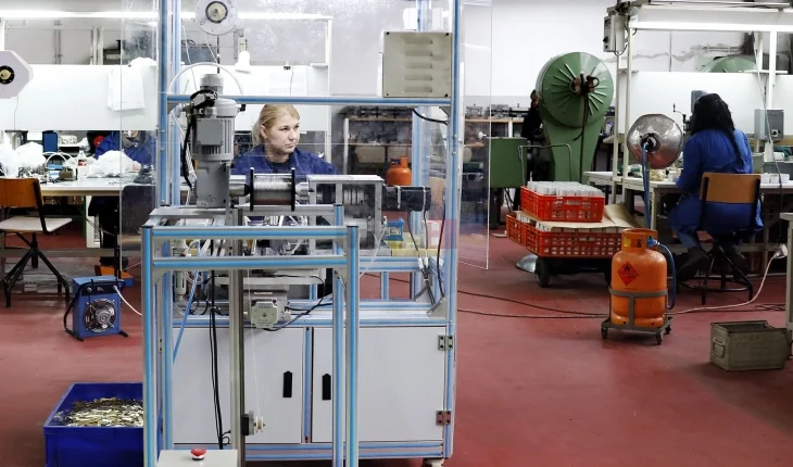 Rritet numri i punëtorëve në industri