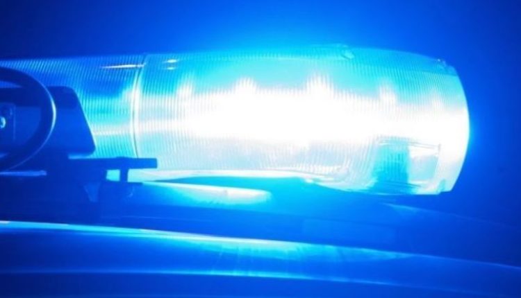 26 vjeçari në Gostivar lëndon veten më thikë më pas e sulmon nënën e tij, motrën dhe mbesën!