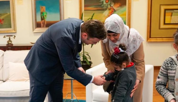 Ministri Osmani priti familjen e evakuar nga Gaza