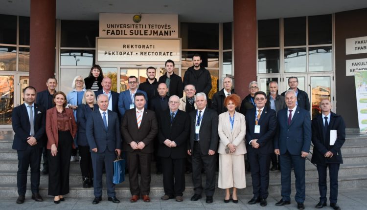 Në UT u mbajt simpoziumi shkencor: “Maqedonia e pavarur 1991 – 2001”