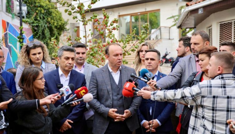 Fronti opozitar shqiptar përsërit shqetësimin për keqpërdorimin e flamurit evropian