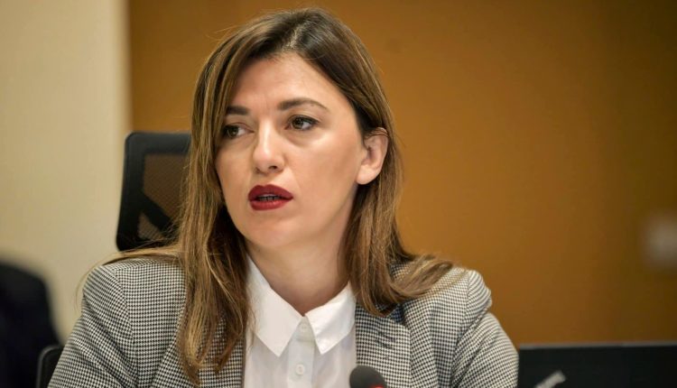 Albulena Haxhiu ftohet nga Prokuroria Speciale për rastin Dehari