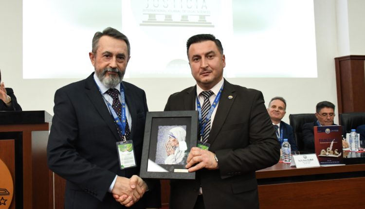 Studiues të njohur marrin pjesë në Kongresin Ndërkombëtar të Shkencave Humane, Sociale dhe Arteve që zhvillohet në Universitetin e Tetovës