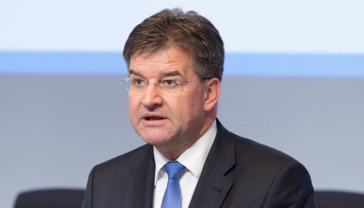 Lajçak mblodhi ambasadorët e vendeve të BE-së në Prishtinë, para takimit me opozitarët