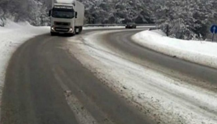 Ndalohet qarkullimi i automjeteve të rënda përmes Strazhës