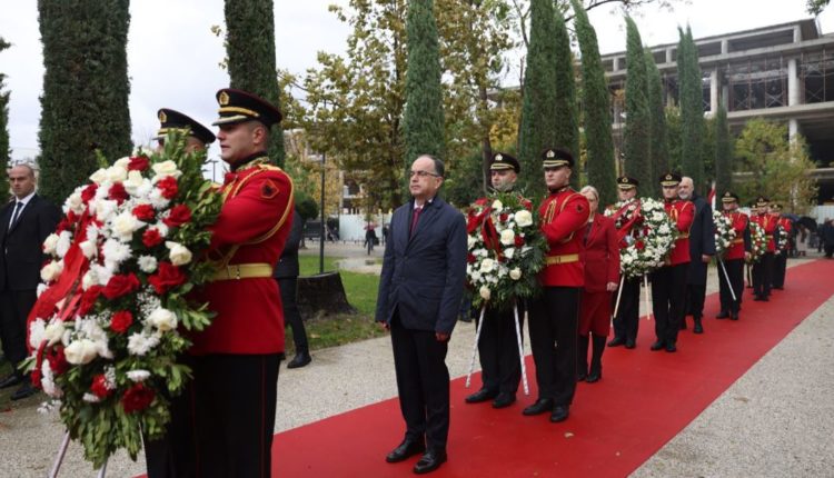 Begaj në ceremoninë e ngritjes së flamurit në Vlorë: Liria sjell përgjegjësi!