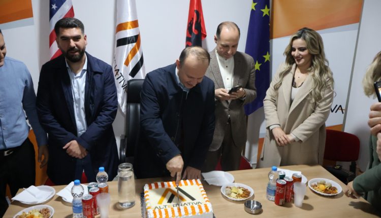 Nuk shuhet Alternativa në Tetovë, Gashi me torte tregon fuqinë (FOTO)