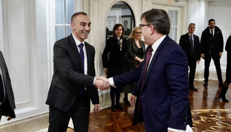 Takoi Xhejms O’Brajan, Grubi: Përkrahja e SHBA-ve ishte dhe mbetet jetike
