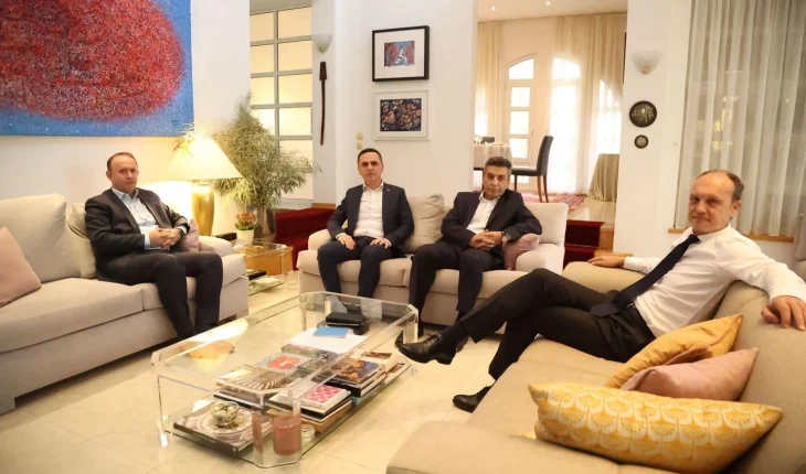Liderët e Lidhjes evropiane për ndryshime në takim me ambasadorin francez Bomgartner