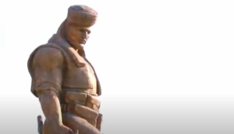 Arsovska nuk heq dorë nga kërkesa për kthimin e përmendores së Qosetos