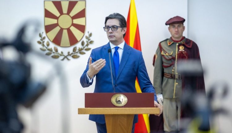 Pendarovski: Nuk duhet të ketë etiketime, diskreditim dhe përpjekje për rregullimin e gazetarëve dhe mediave