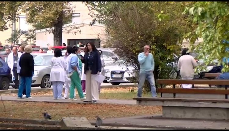 Punonjësit Shëndetësor protestojnë para MSH-së