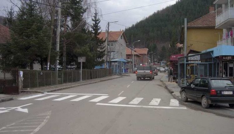 Policia kreu tri bastisje në Zubin Potok – konfiskoi prova materiale