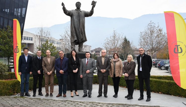 Rektori i UT-së, Prof. Dr. Jusuf Zejneli i priti në takim anëtarët e redaksisë së posaçme në RMV për hartimin e Enciklopedisë Shqiptare