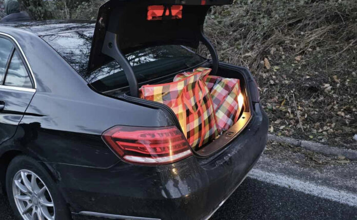 Ndalohen në Gostivar dy vetura Mercedes, transportonin drogë me vlerë 120.000 euro nga Shqipëria