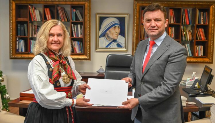 Osmani i pranoi kopjet e letrave kredenciale të ambasadorëve të sapoemëruar të Luksemburgut, Norvegjisë dhe Letonisë
