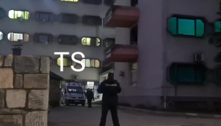 Pamje LIVE: I dyshuari i vrasjes së dyfishtë në Çellopek të Tetovës dërgohet në Shkup (VIDEO)