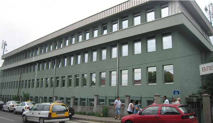 Skandal në Klinikën Gjinekologjike në Shkup-Mjekja padashje ja pret gishtin foshnjes së porsalindur, suspendohet nga puna